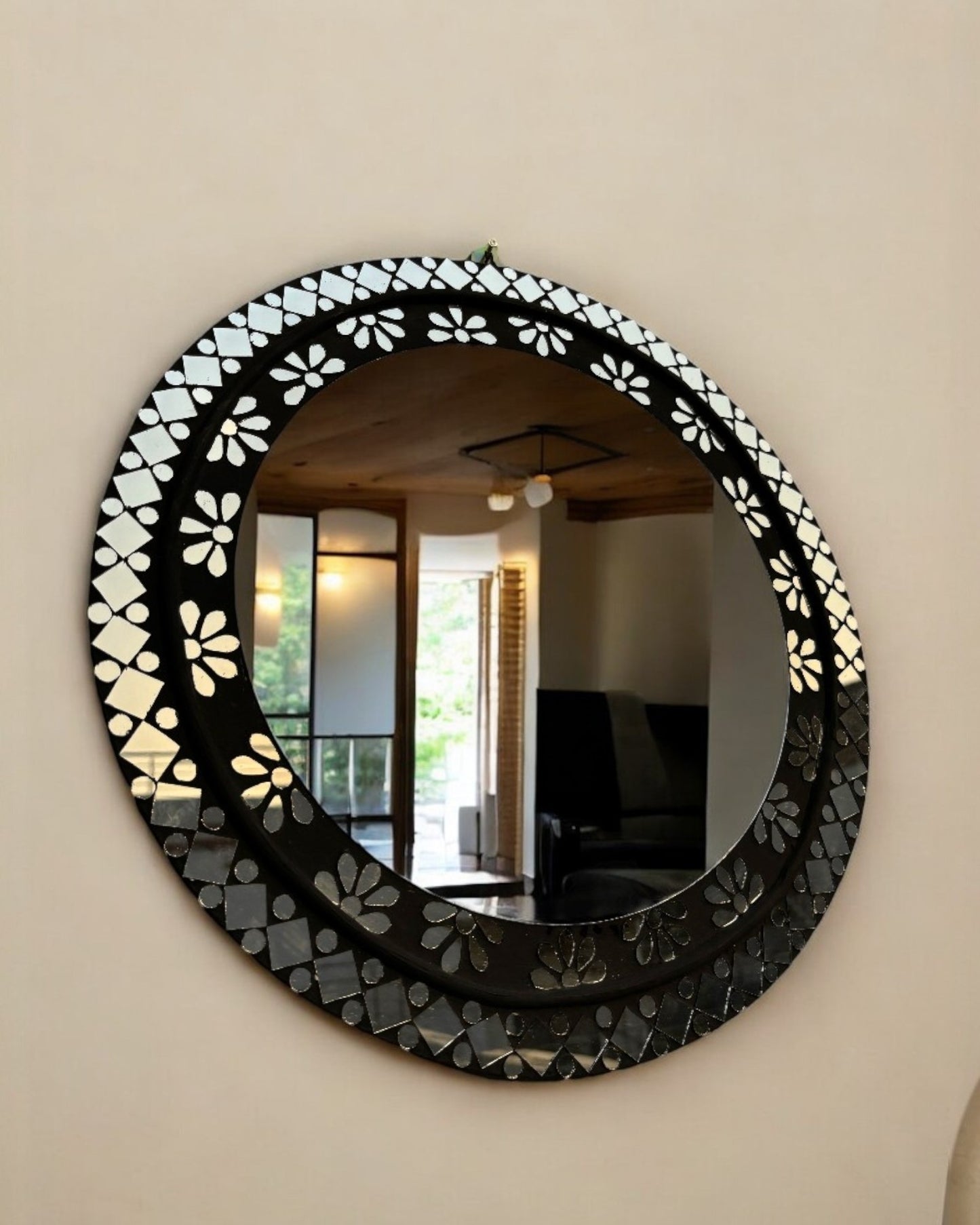 Mirroza Black Floral Round Mosaic Mirror – Handcrafted Wall Hanging
