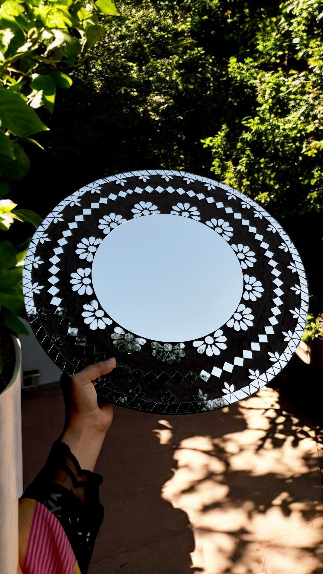 Black Bloom – Handcrafted Round Mirror Mosaic Wall Hanging