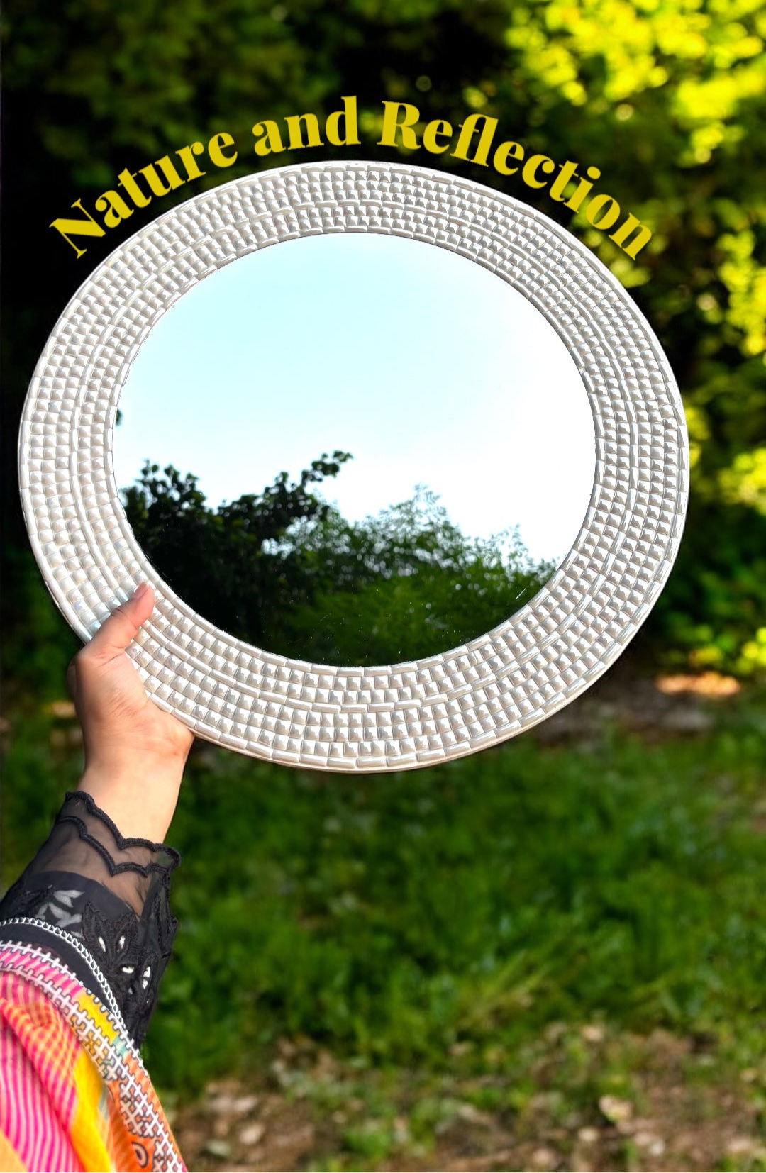 Ivory Mosaic Round Mirror – Handcrafted Wall Hanging by Mirroza