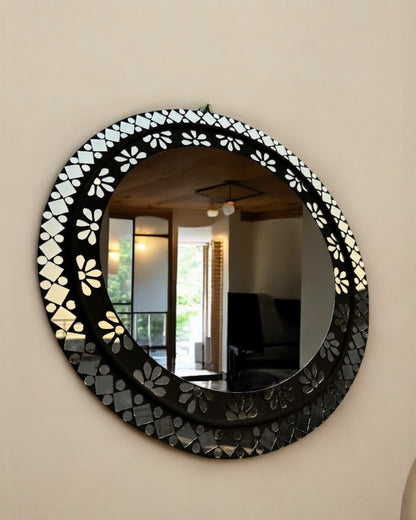 Mirroza Black Floral Round Mosaic Mirror – Handcrafted Wall Hanging