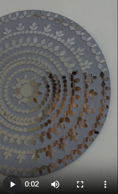 White Bloom – Handcrafted Round Mosaic Mirror Wall Art | Mirroza